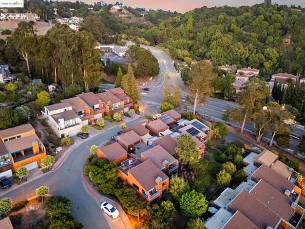 5 Sereno Cir, Oakland CA 94619