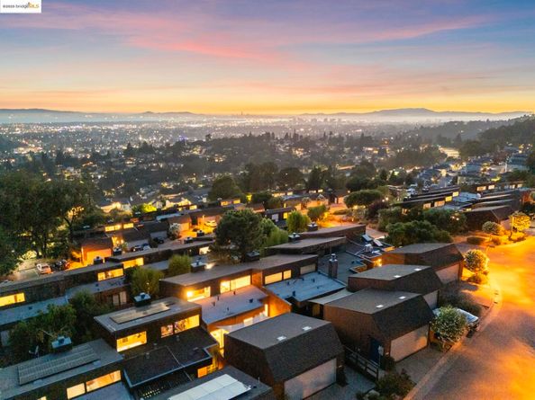 5 Sereno Cir, Oakland CA 94619