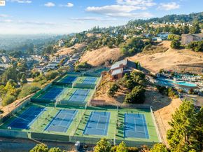 5 Sereno Cir, Oakland CA 94619