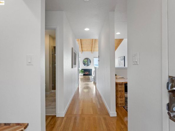 5 Sereno Cir, Oakland CA 94619