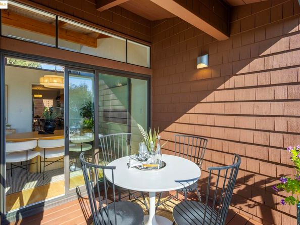 5 Sereno Cir, Oakland CA 94619