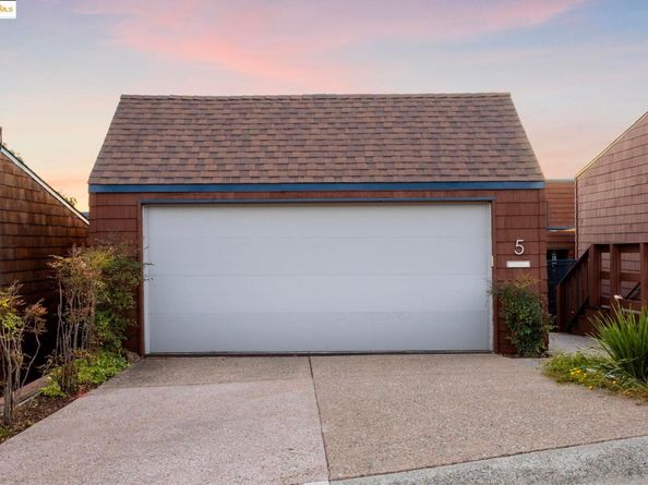 5 Sereno Cir, Oakland CA 94619