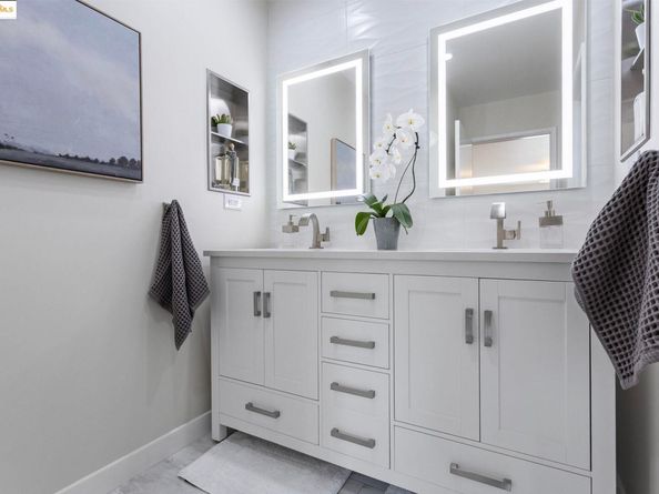5 Sereno Cir, Oakland CA 94619