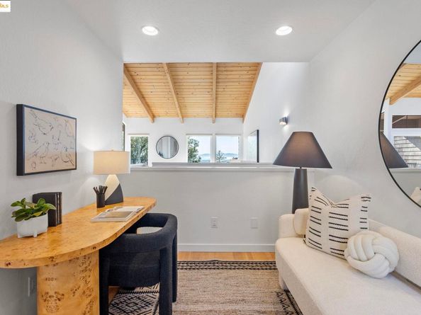 5 Sereno Cir, Oakland CA 94619