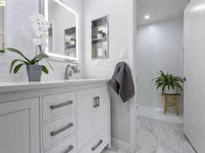 5 Sereno Cir, Oakland CA 94619