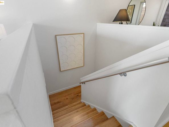 5 Sereno Cir, Oakland CA 94619