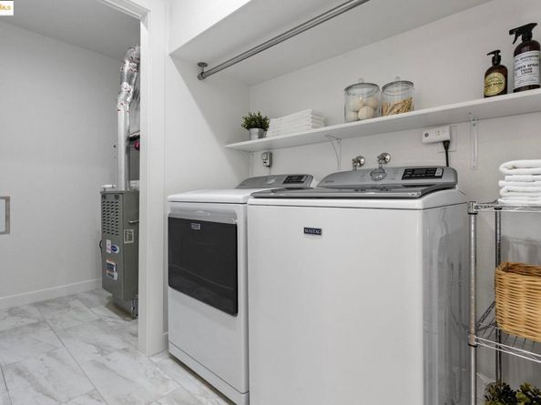 5 Sereno Cir, Oakland CA 94619