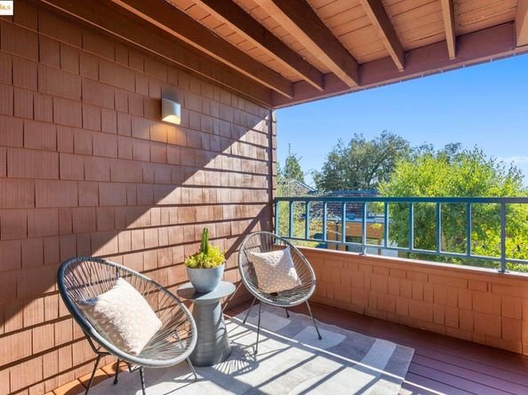 5 Sereno Cir, Oakland CA 94619