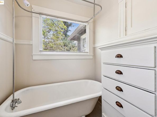 2714 Alcatraz Ave, Berkeley CA 94705
