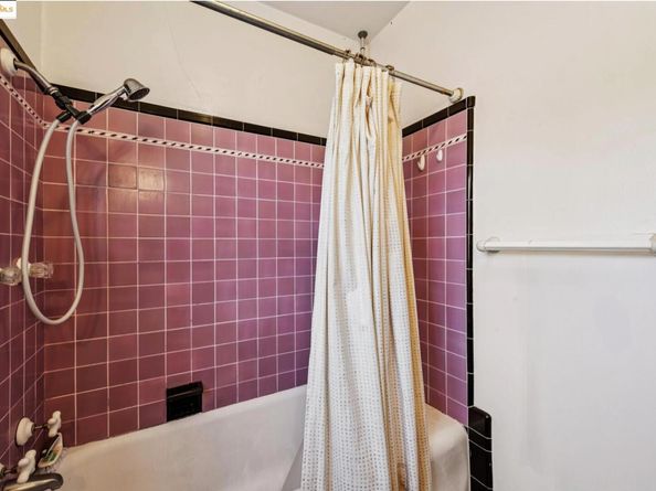 2714 Alcatraz Ave, Berkeley CA 94705