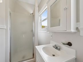 2714 Alcatraz Ave, Berkeley CA 94705