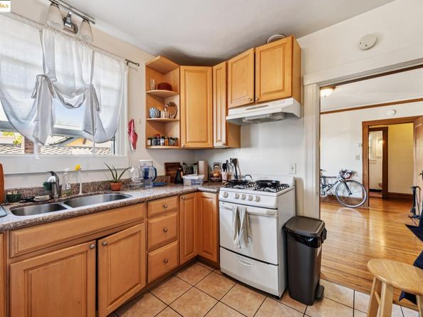 2714 Alcatraz Ave, Berkeley CA 94705