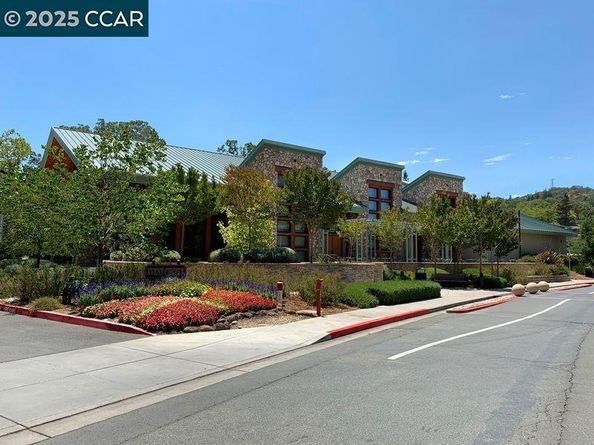 2733 Ptarmigan Dr 2, Walnut Creek CA 94595