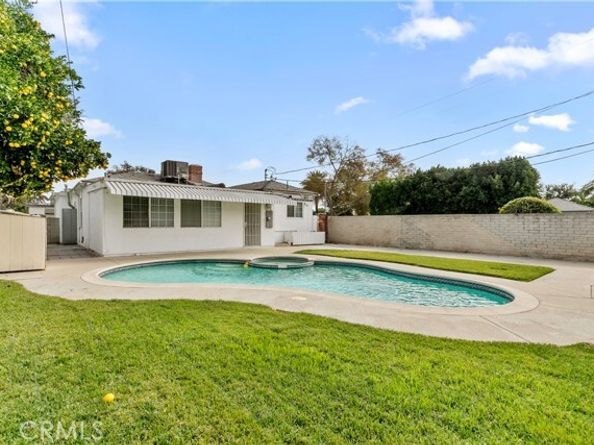6301 Farmdale, North Hollywood (los Angeles) CA 91606