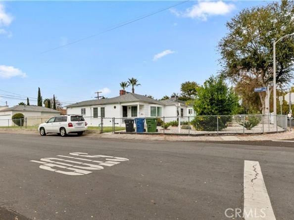6301 Farmdale, North Hollywood (los Angeles) CA 91606