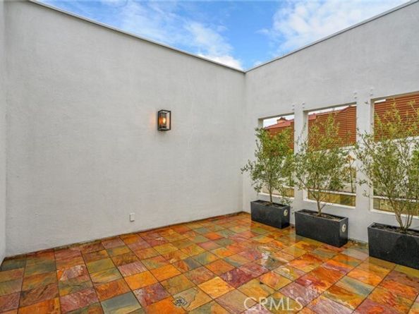 10050 Olivia Ter, Sun Valley (los Angeles) CA 91352