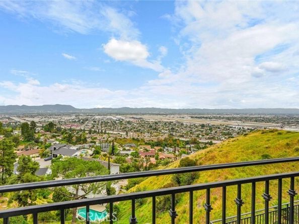 10050 Olivia Ter, Sun Valley (los Angeles) CA 91352