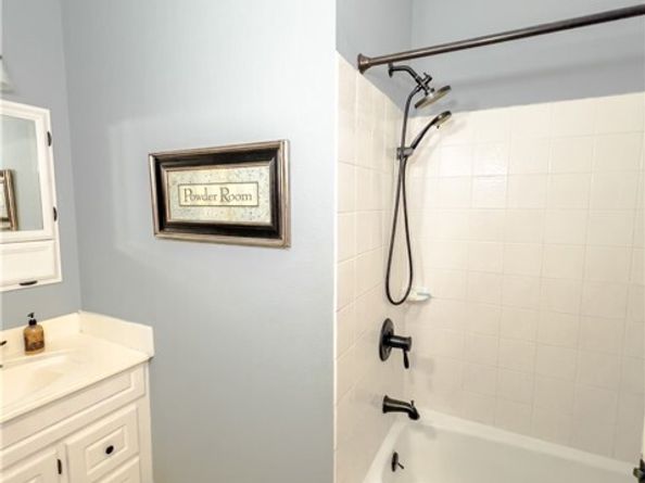 7319 Owensmouth Avenue, Canoga Park (los Angeles) CA 91303