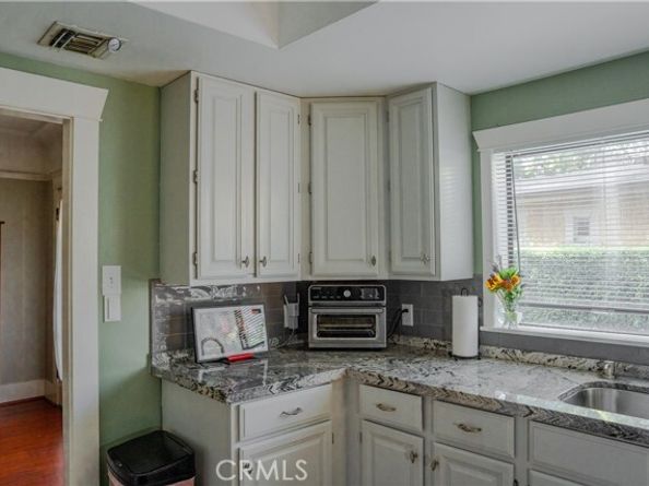 7319 Owensmouth Avenue, Canoga Park (los Angeles) CA 91303