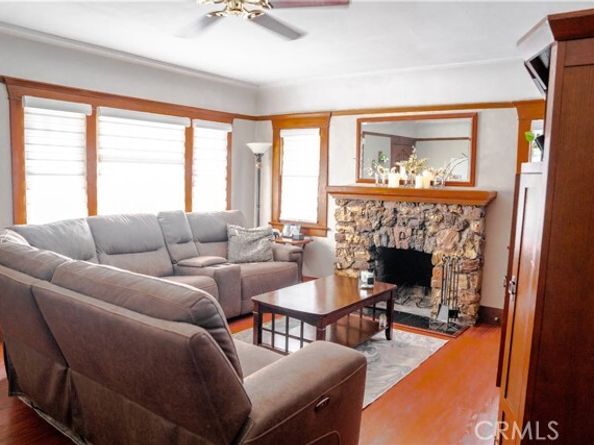 7319 Owensmouth Avenue, Canoga Park (los Angeles) CA 91303