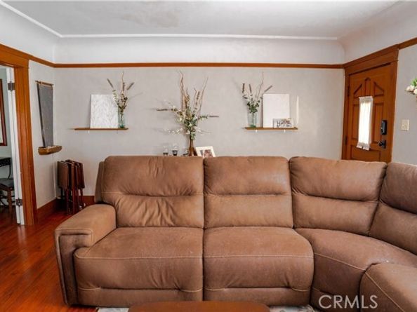 7319 Owensmouth Avenue, Canoga Park (los Angeles) CA 91303