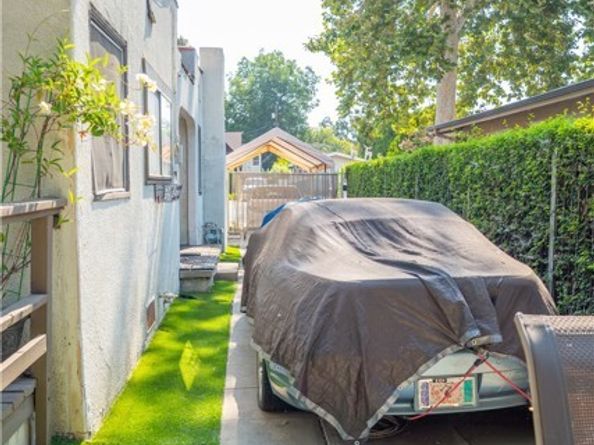 7319 Owensmouth Avenue, Canoga Park (los Angeles) CA 91303