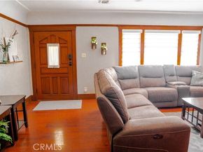 7319 Owensmouth Avenue, Canoga Park (los Angeles) CA 91303