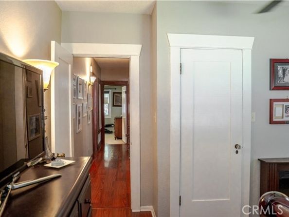 7319 Owensmouth Avenue, Canoga Park (los Angeles) CA 91303