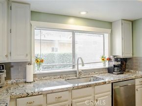 7319 Owensmouth Avenue, Canoga Park (los Angeles) CA 91303