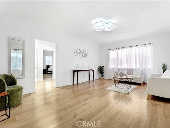 9151 La Salle, Los Angeles CA 90047