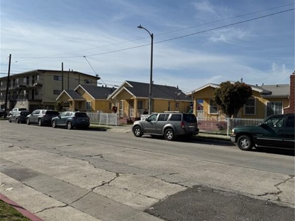 909 W Denni Street, Wilmington (los Angeles) CA 90744