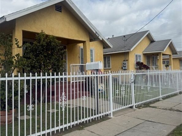 909 W Denni Street, Wilmington (los Angeles) CA 90744