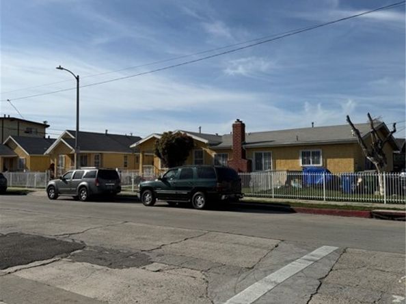 909 W Denni Street, Wilmington (los Angeles) CA 90744