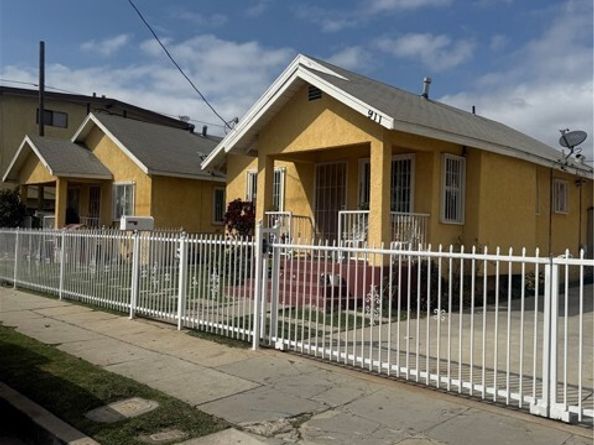 909 W Denni Street, Wilmington (los Angeles) CA 90744