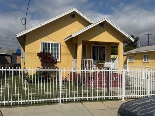 909 W Denni Street, Wilmington (los Angeles) CA 90744