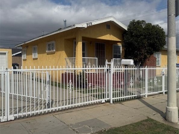 909 W Denni Street, Wilmington (los Angeles) CA 90744