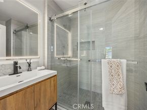 20 Flores, Lake Forest (el Toro) CA 92610