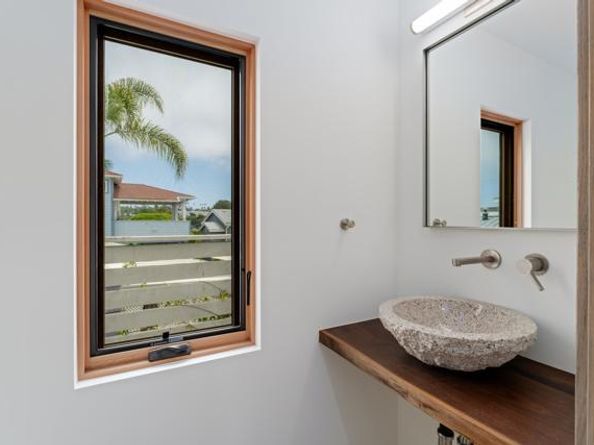 1011 Neptune Ave, Encinitas CA 92024