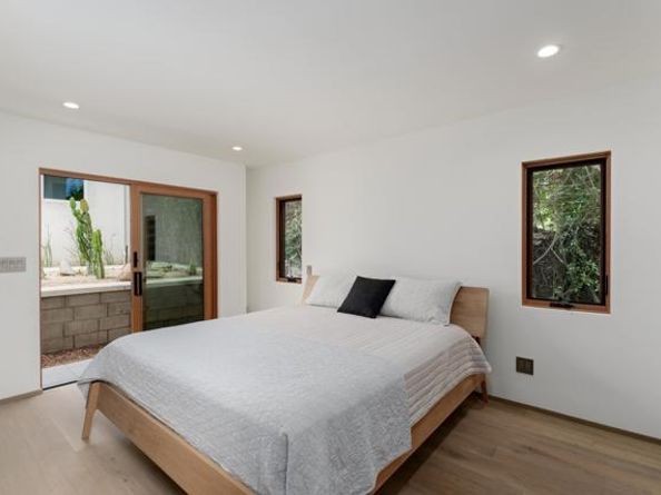 1011 Neptune Ave, Encinitas CA 92024