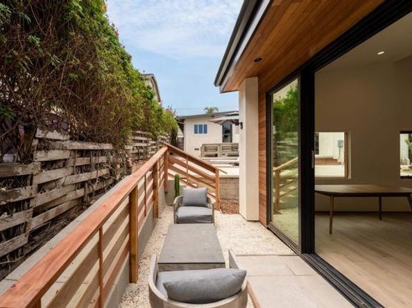 1011 Neptune Ave, Encinitas CA 92024