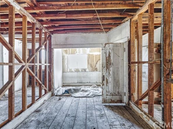 1323 W Jefferson Boulevard, Los Angeles CA 90007
