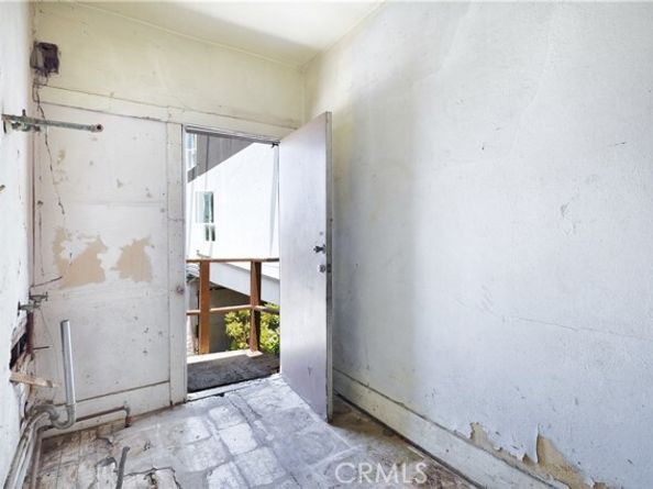 1323 W Jefferson Boulevard, Los Angeles CA 90007