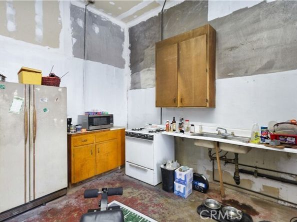 1323 W Jefferson Boulevard, Los Angeles CA 90007