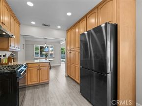 17441 Rayen Street, Northridge (los Angeles) CA 91325