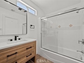 17441 Rayen Street, Northridge (los Angeles) CA 91325