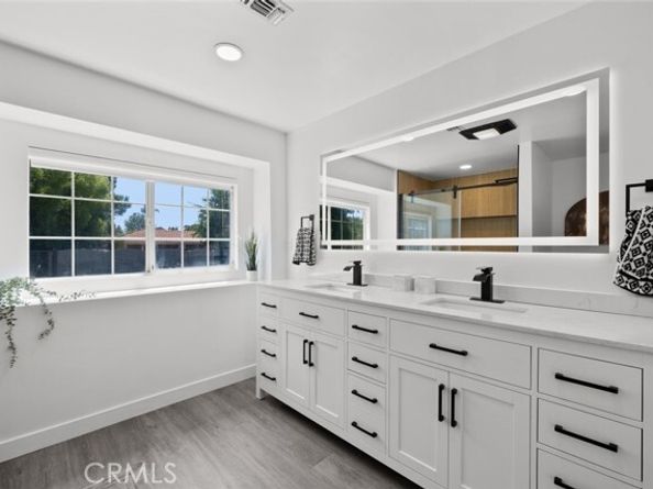 17441 Rayen Street, Northridge (los Angeles) CA 91325