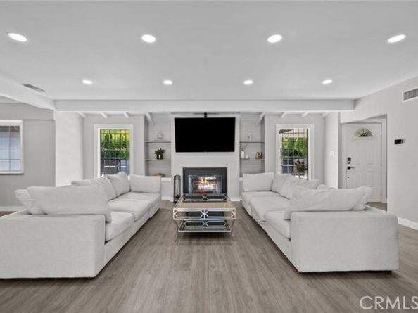 17441 Rayen Street, Northridge (los Angeles) CA 91325