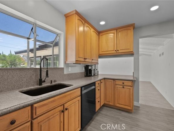 17441 Rayen Street, Northridge (los Angeles) CA 91325