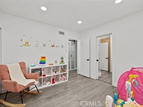 17441 Rayen Street, Northridge (los Angeles) CA 91325