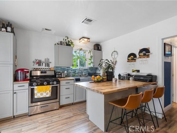 8036 Hazeltine Avenue, Panorama City (los Angeles) CA 91402